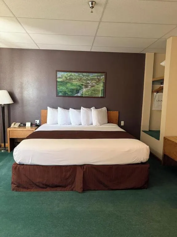 Bed in Americas Best Value Inn Torrington