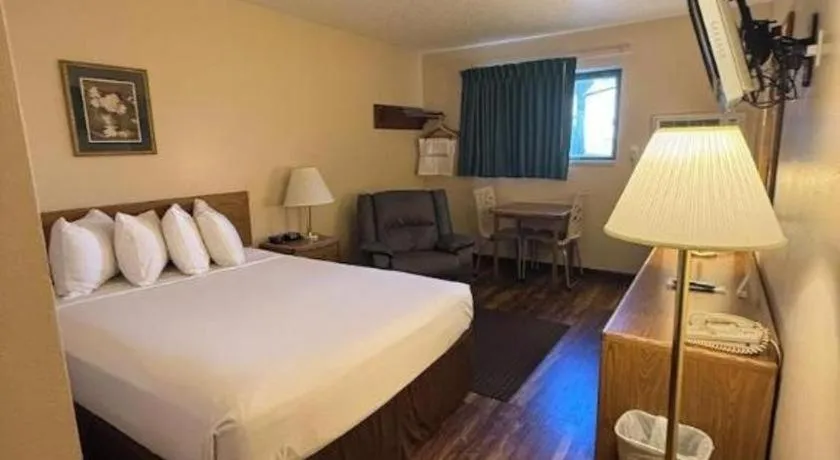 Bed in Americas Best Value Inn Torrington