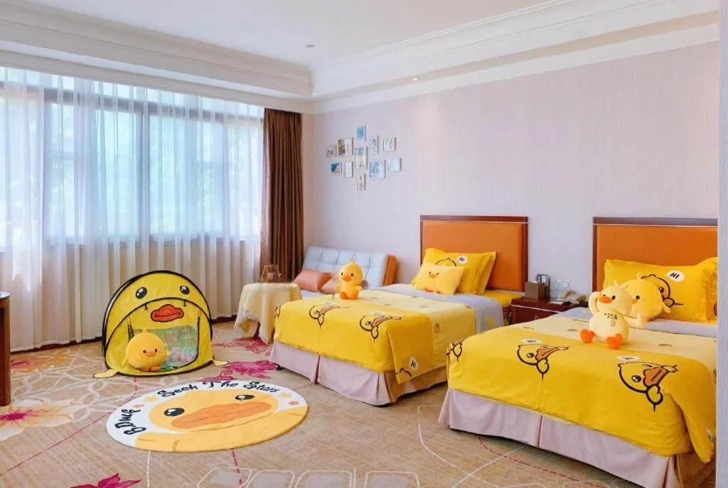 Bed in Xinjin Celebrity City Hotel