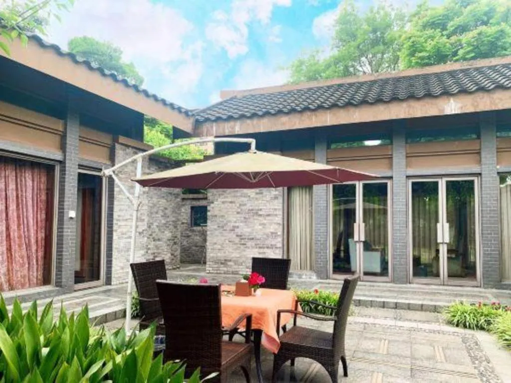 Xinjin Celebrity City Hotel