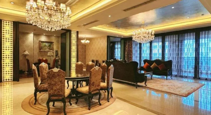 Xinjin Celebrity City Hotel