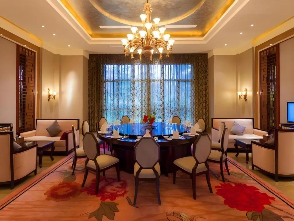 Xinjin Celebrity City Hotel