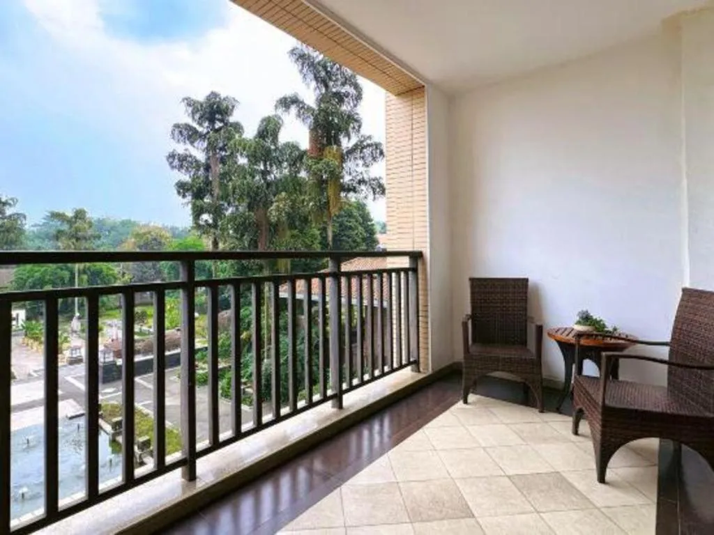 Xinjin Celebrity City Hotel