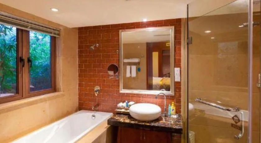 Xinjin Celebrity City Hotel