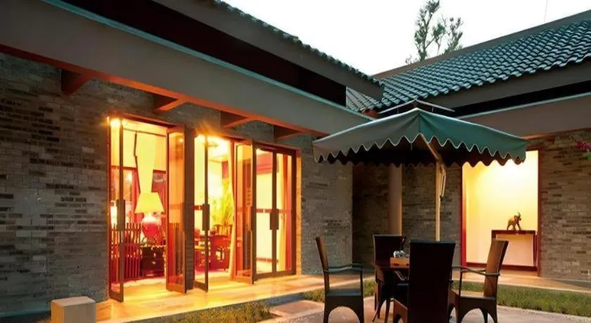 Xinjin Celebrity City Hotel