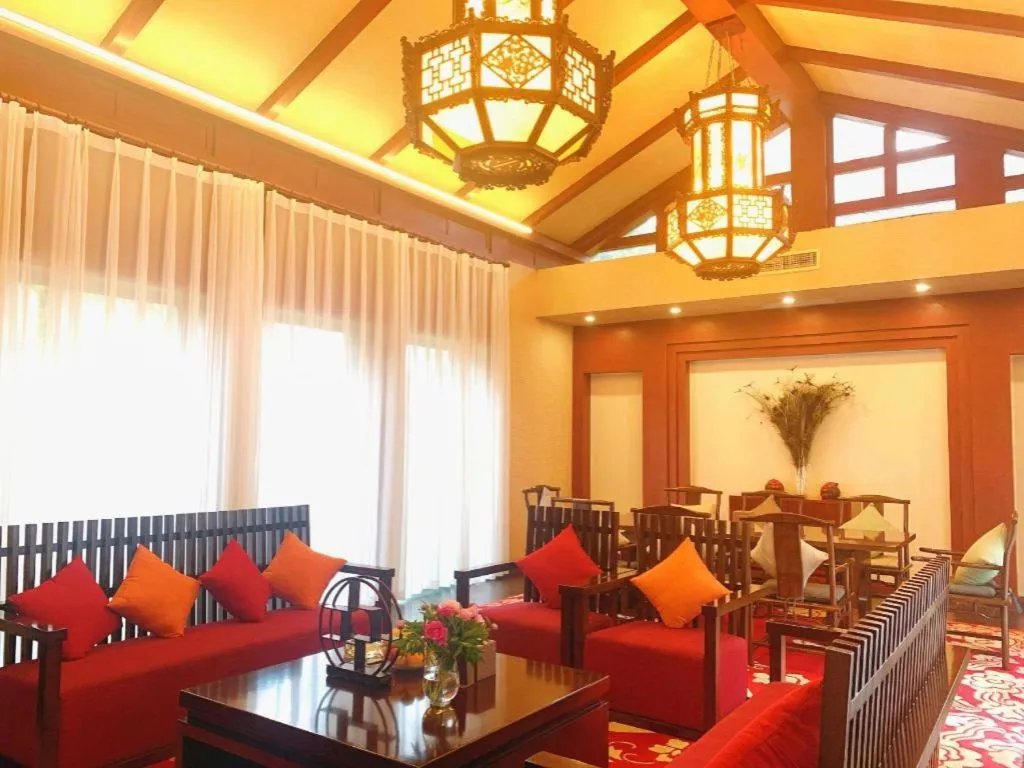 Xinjin Celebrity City Hotel