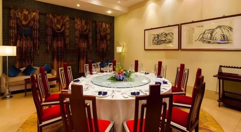 Xinjin Celebrity City Hotel