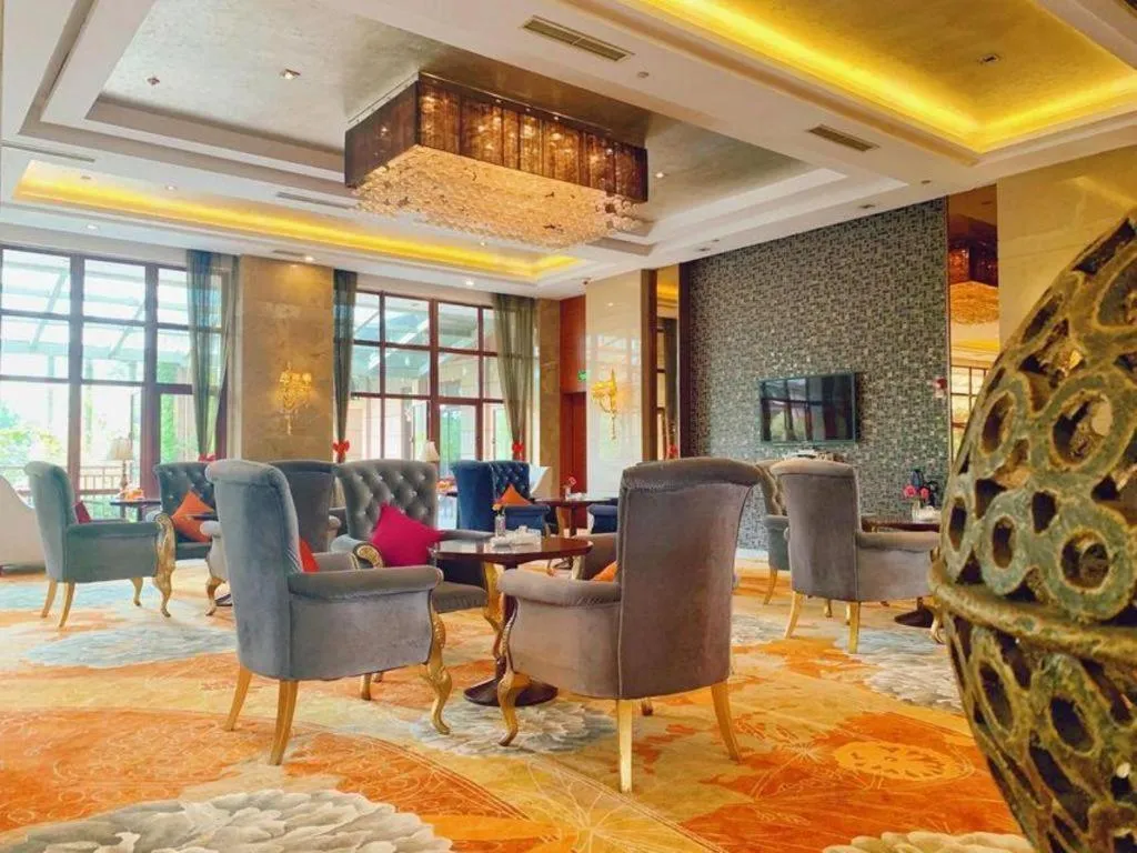 Xinjin Celebrity City Hotel