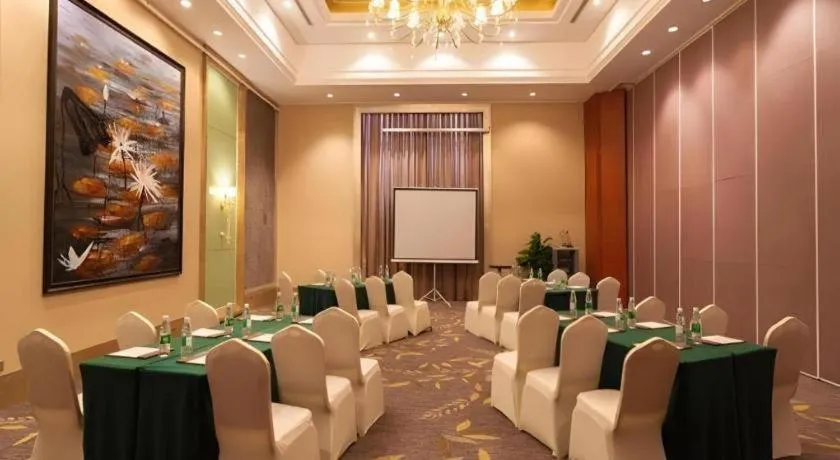 Xinjin Celebrity City Hotel