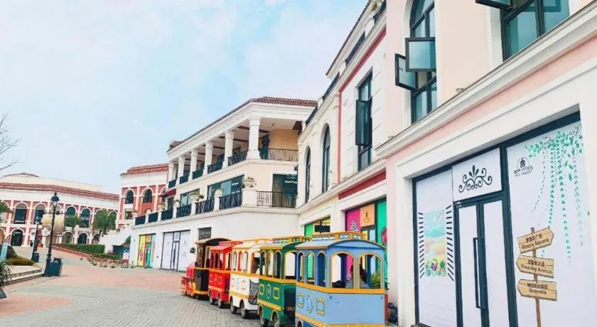 Xinjin Celebrity City Hotel