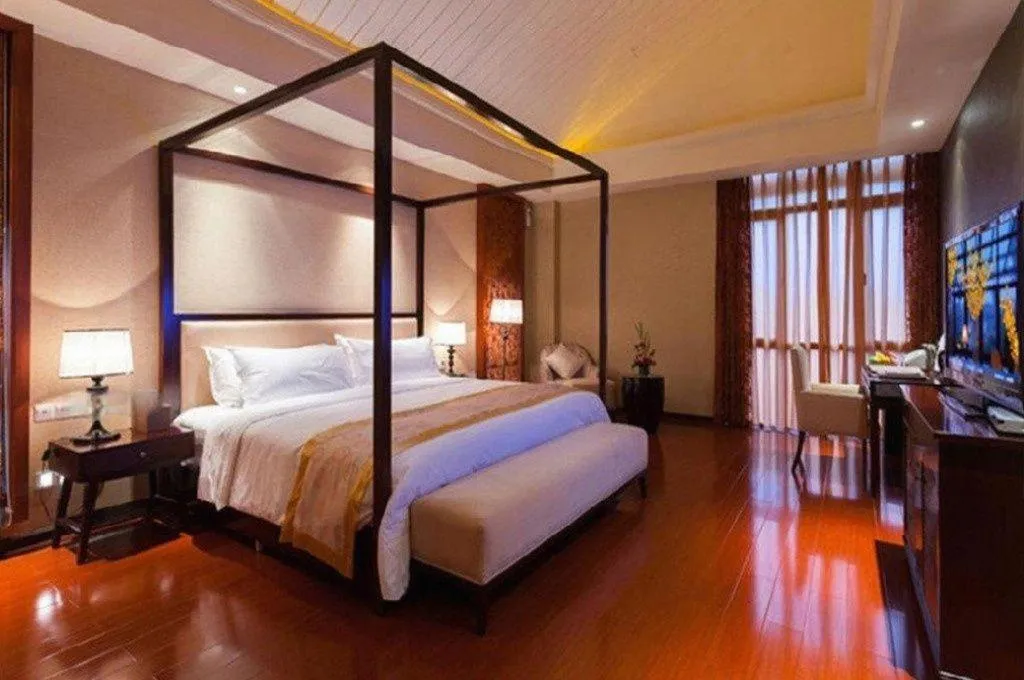 Bed in Xinjin Celebrity City Hotel