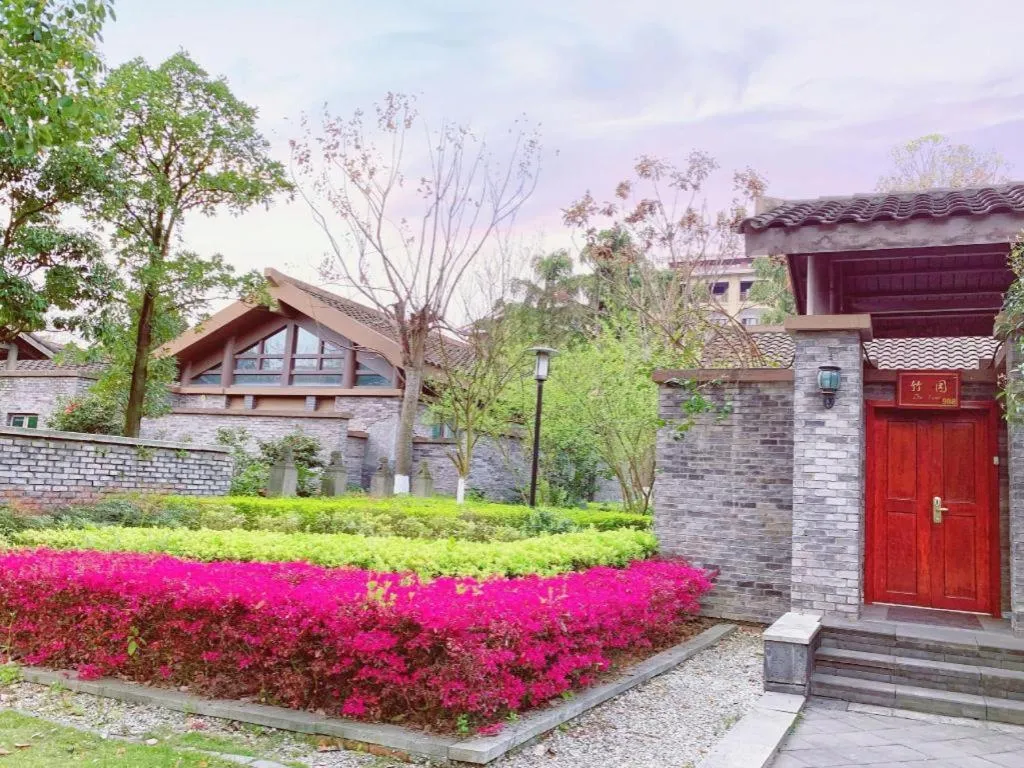 Xinjin Celebrity City Hotel