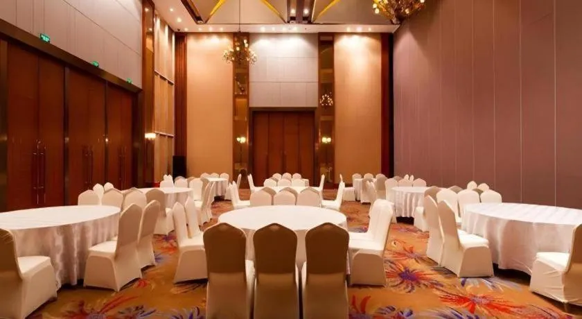 Xinjin Celebrity City Hotel