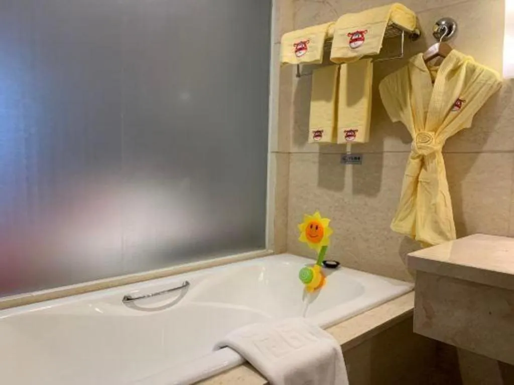 Xinjin Celebrity City Hotel