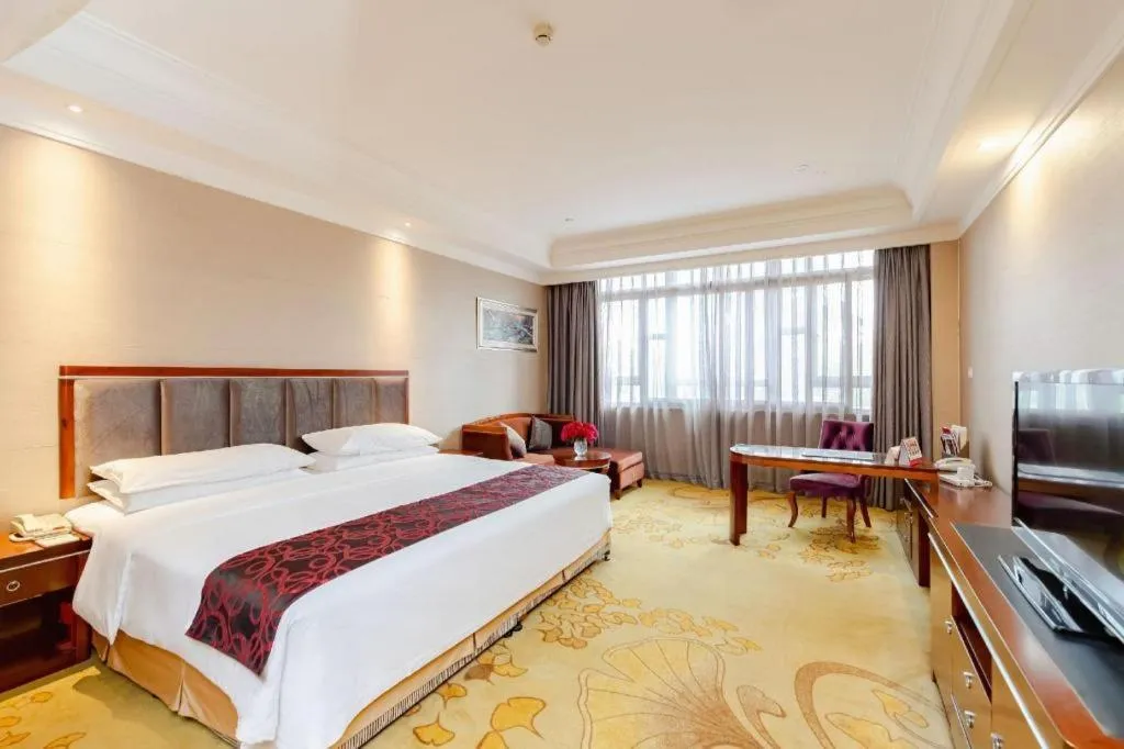 Bed in Xinjin Celebrity City Hotel