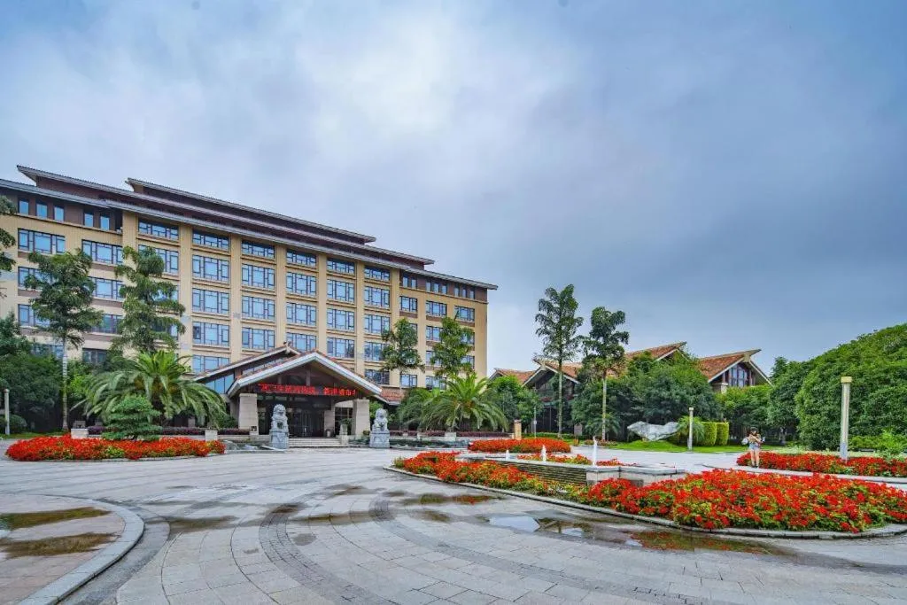 Xinjin Celebrity City Hotel