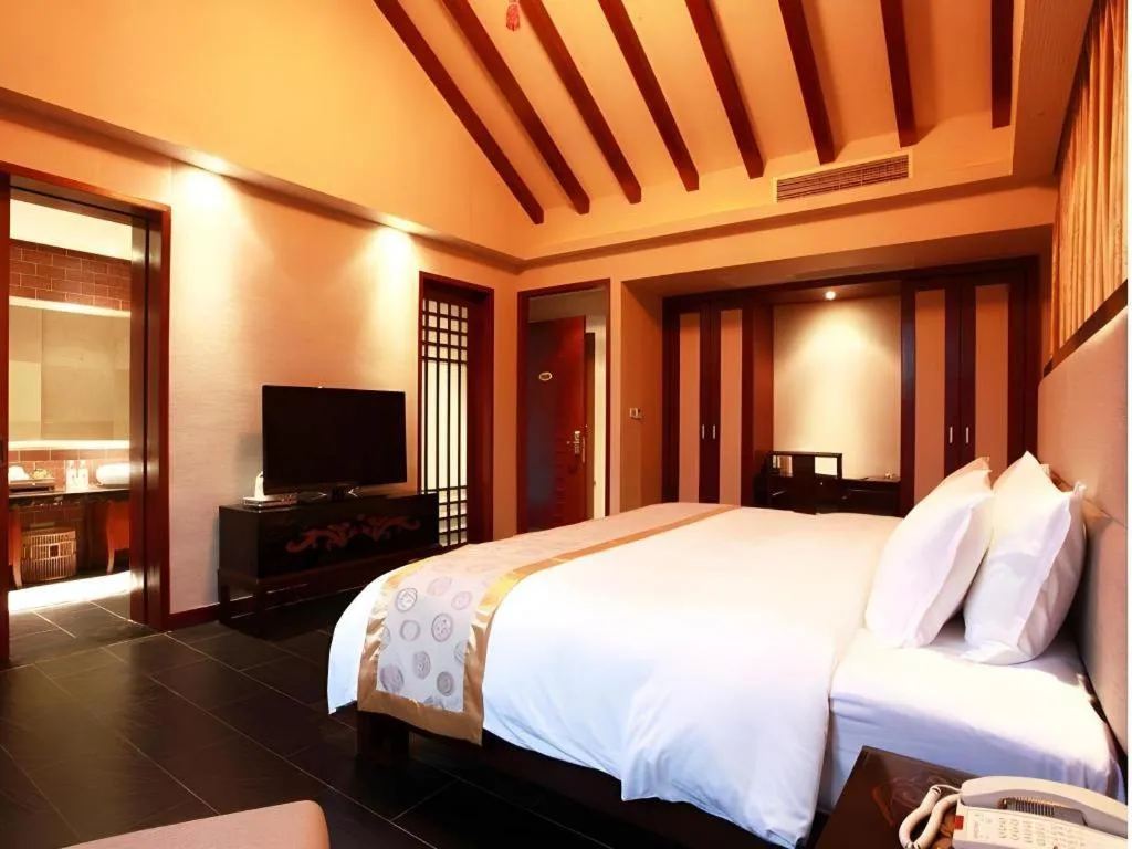 Bed in Xinjin Celebrity City Hotel