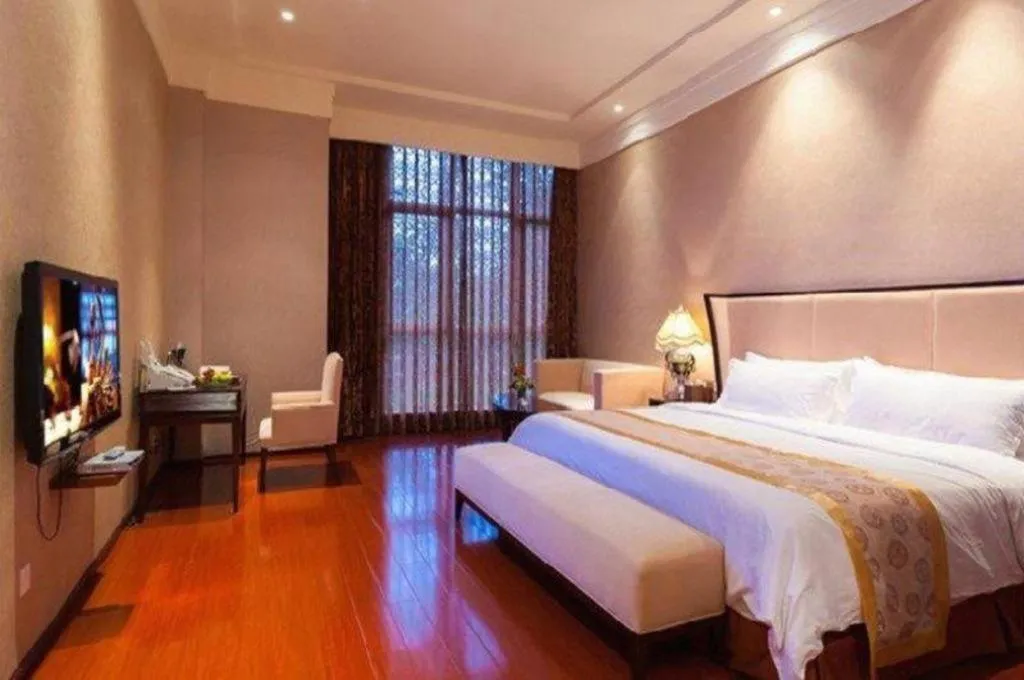 Bed in Xinjin Celebrity City Hotel