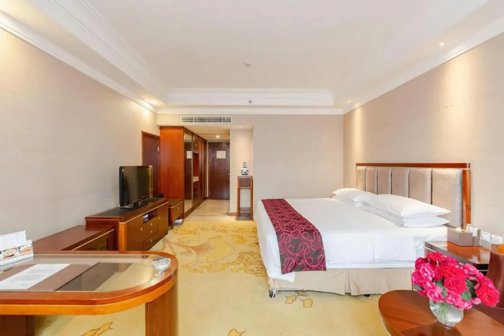 Bed in Xinjin Celebrity City Hotel