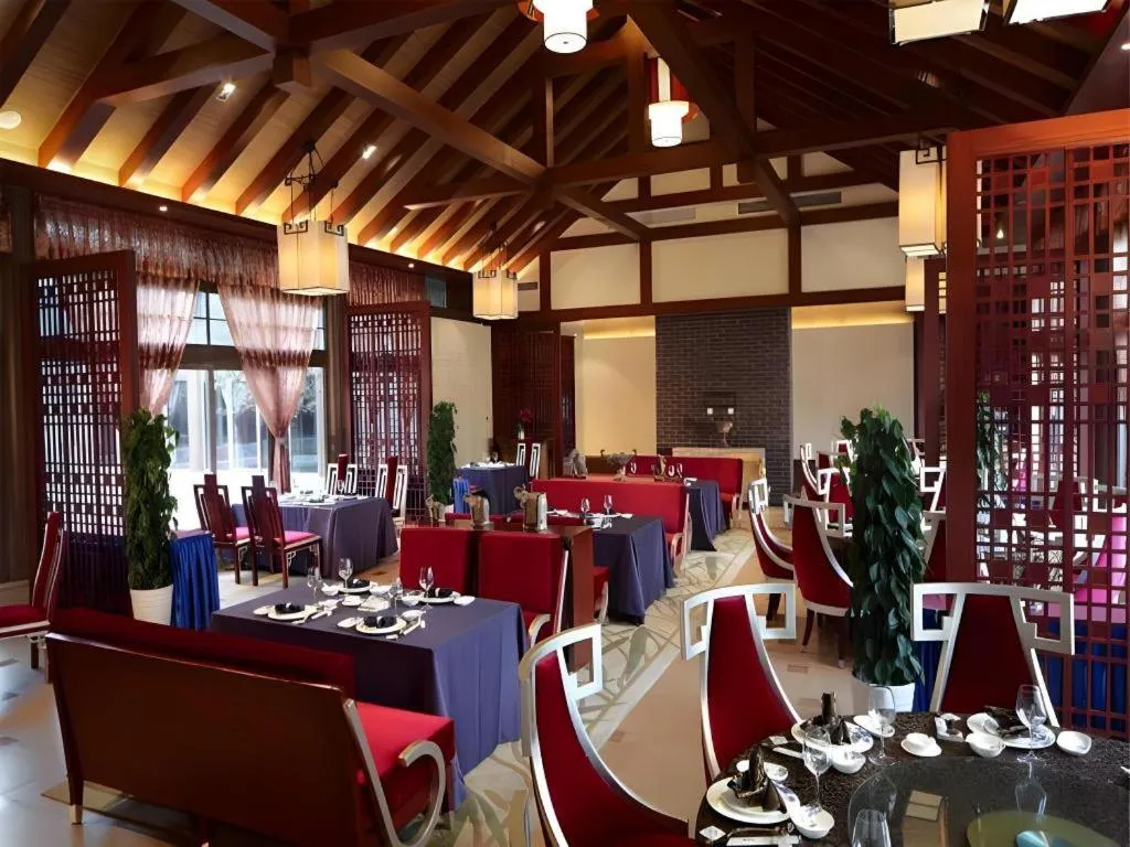 Xinjin Celebrity City Hotel