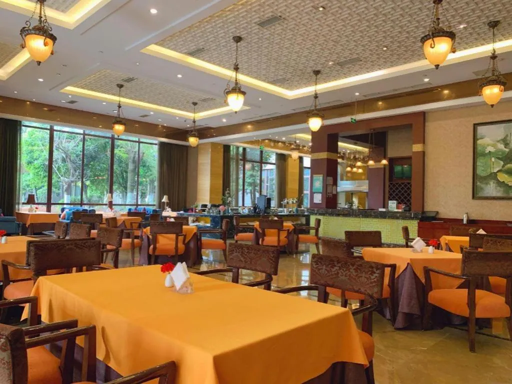 Xinjin Celebrity City Hotel