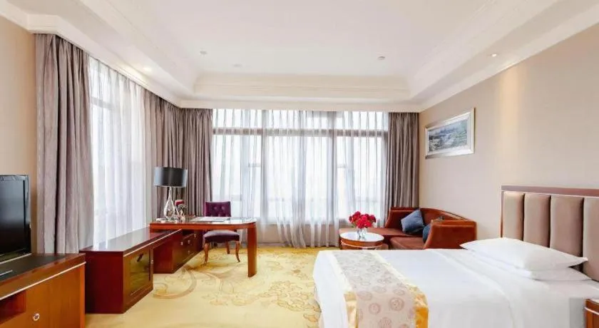 Bed in Xinjin Celebrity City Hotel