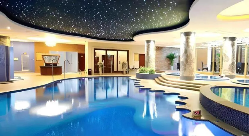 Xinjin Celebrity City Hotel