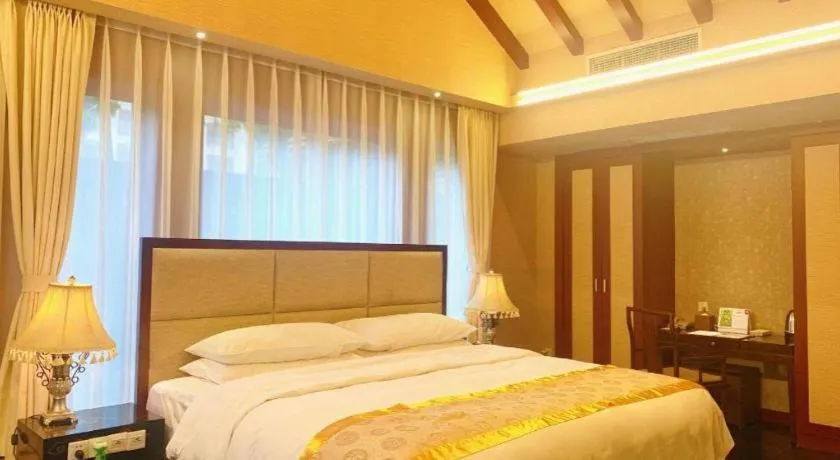 Bed in Xinjin Celebrity City Hotel