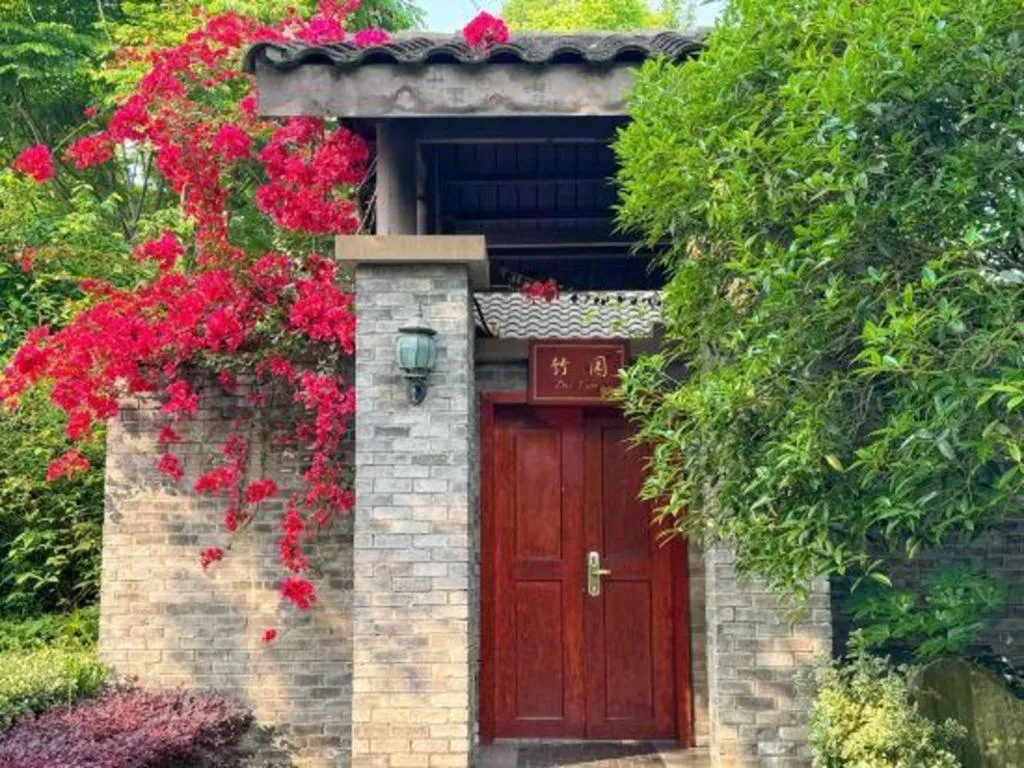 Xinjin Celebrity City Hotel