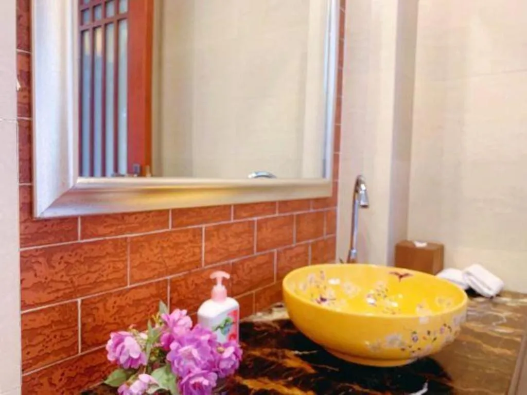 Xinjin Celebrity City Hotel