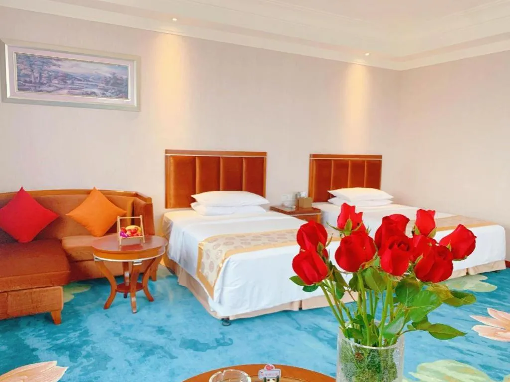 Bed in Xinjin Celebrity City Hotel