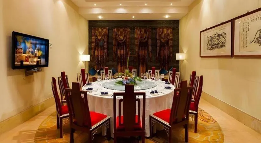 Xinjin Celebrity City Hotel