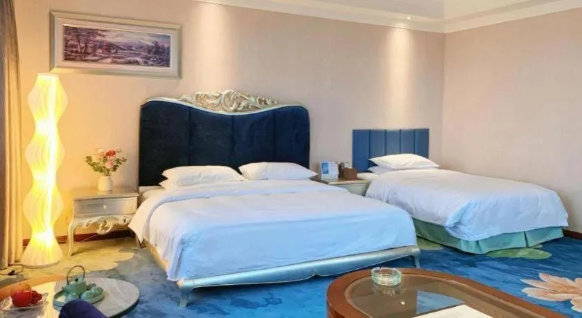 Bed in Xinjin Celebrity City Hotel