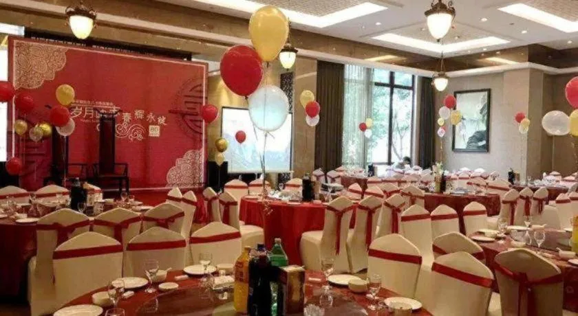 Xinjin Celebrity City Hotel