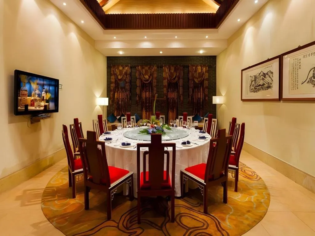 Xinjin Celebrity City Hotel