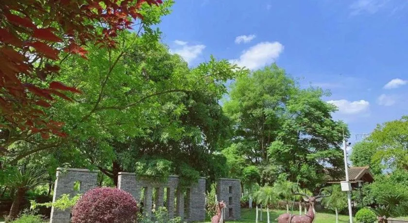 Xinjin Celebrity City Hotel