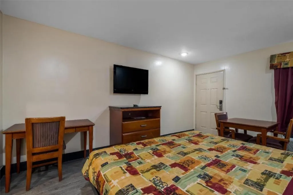 Bed in Americas Best Value Inn Redlands San Bernardino