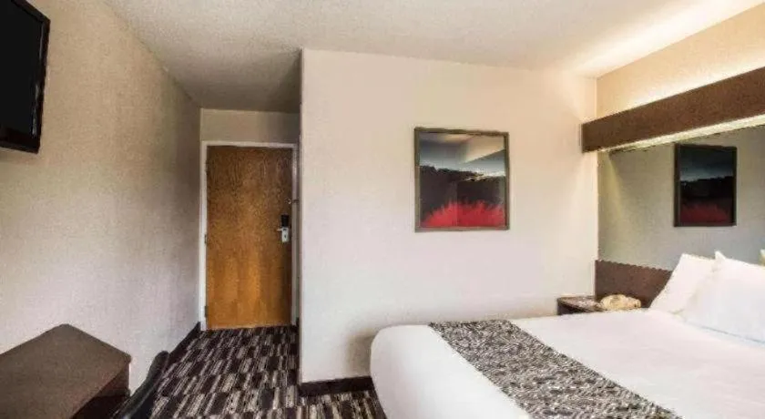 Bed in Microtel Inn & Suites by Wyndham Chattanooga/Near Hamilton P