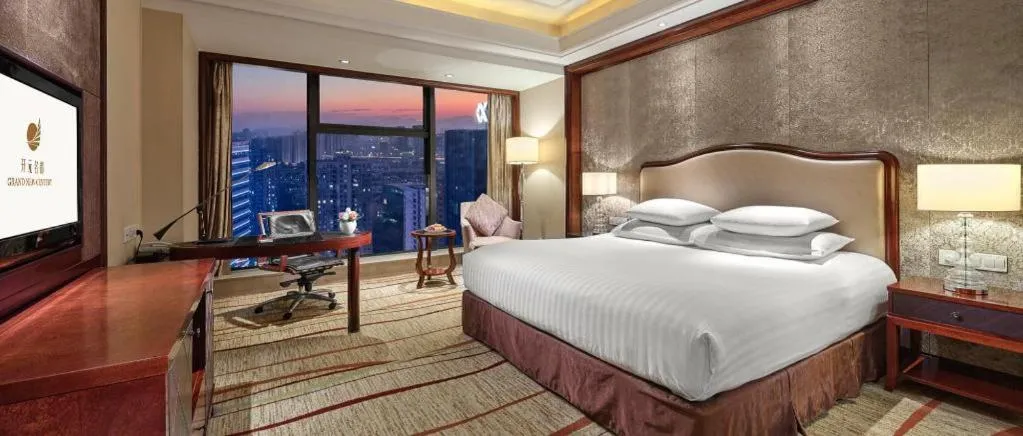 Bed in New Century Grand Hotel Zhejiang Sanli