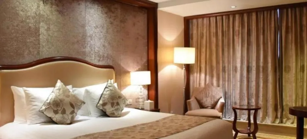 Bed in New Century Grand Hotel Zhejiang Sanli