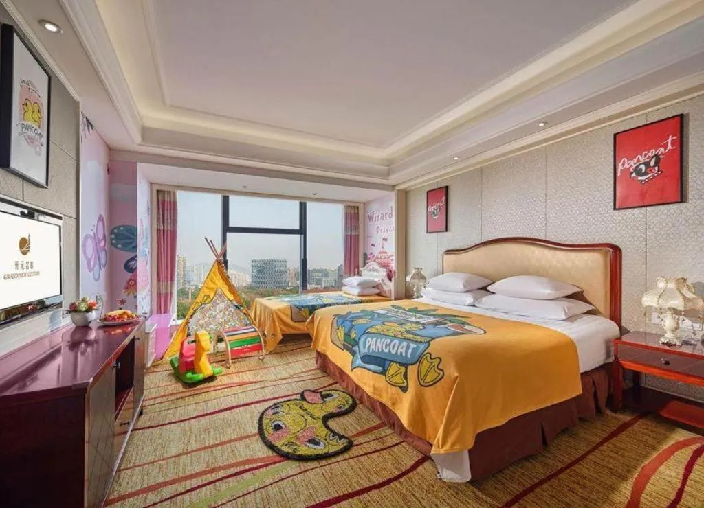 Bed in New Century Grand Hotel Zhejiang Sanli