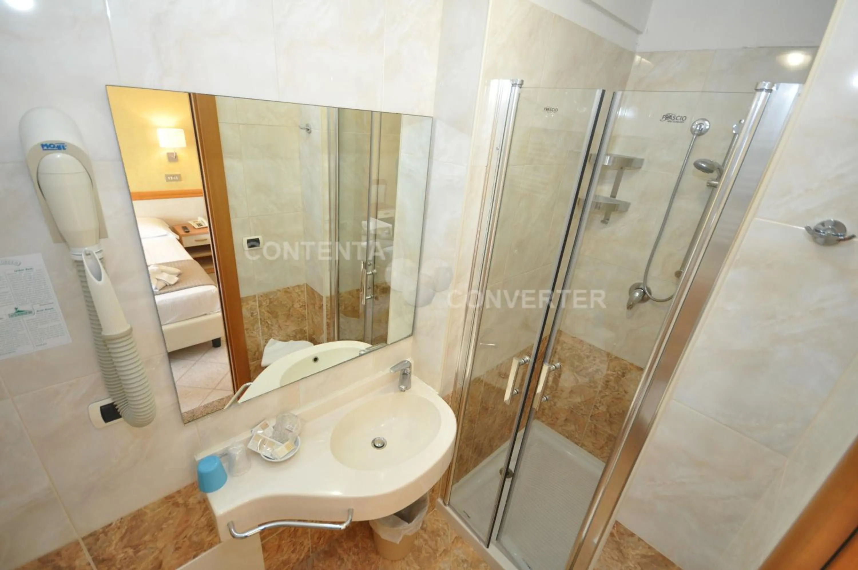 Shower in Hotel Adriatic&Beauty