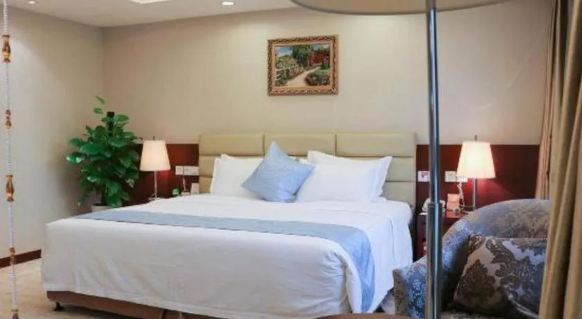 Bed in Chengdu Sovereign Hotel