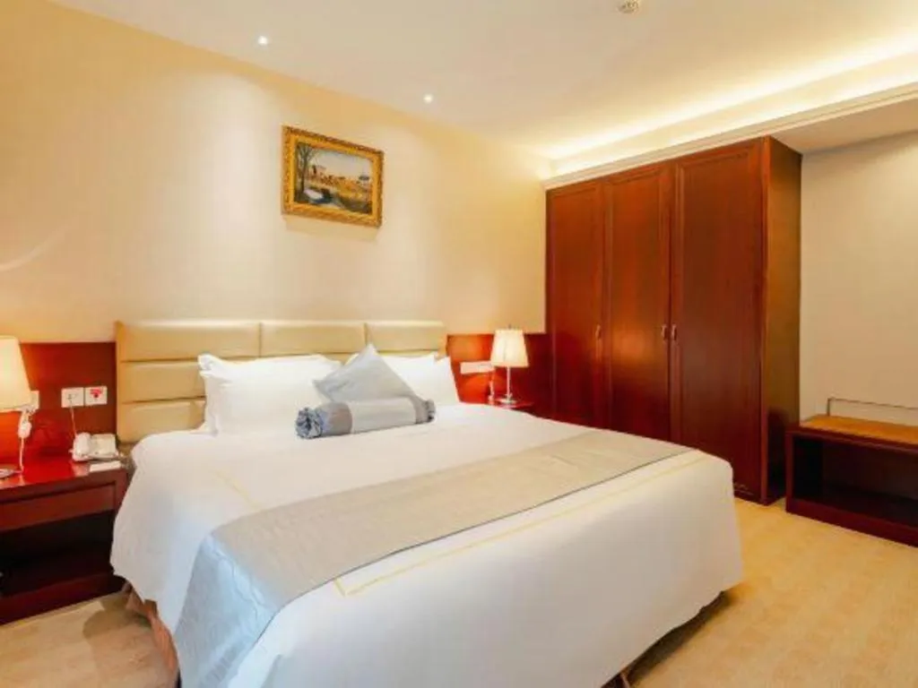 Bed in Chengdu Sovereign Hotel