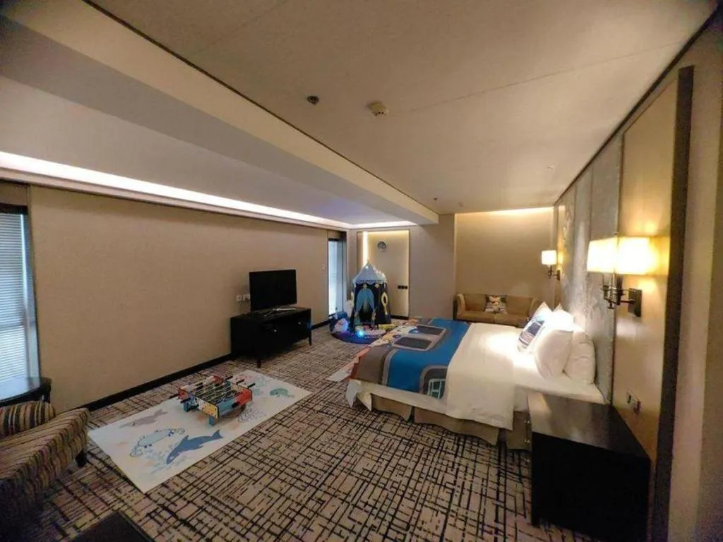 Bed in Green Westdon Hotel