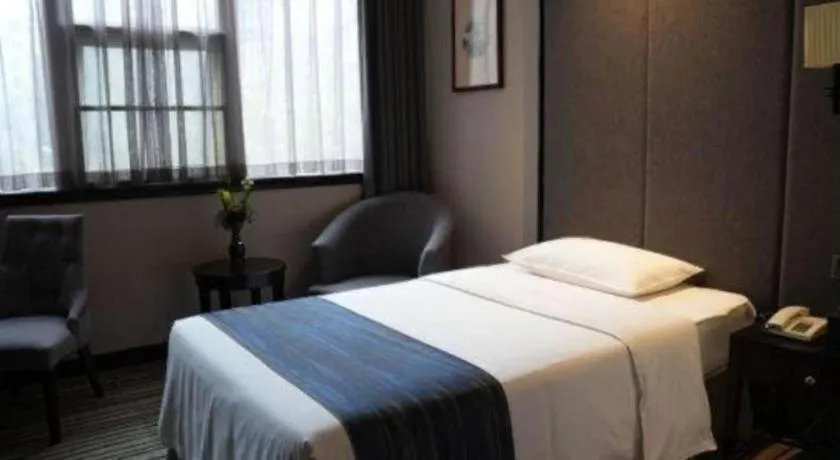 Bed in Green Westdon Hotel