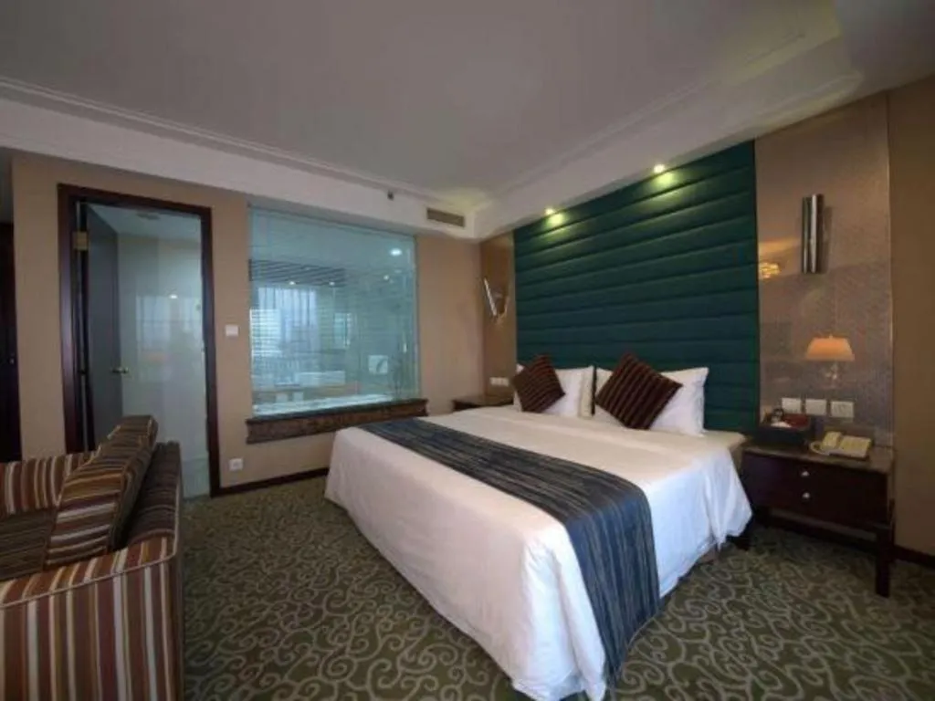 Bed in Green Westdon Hotel