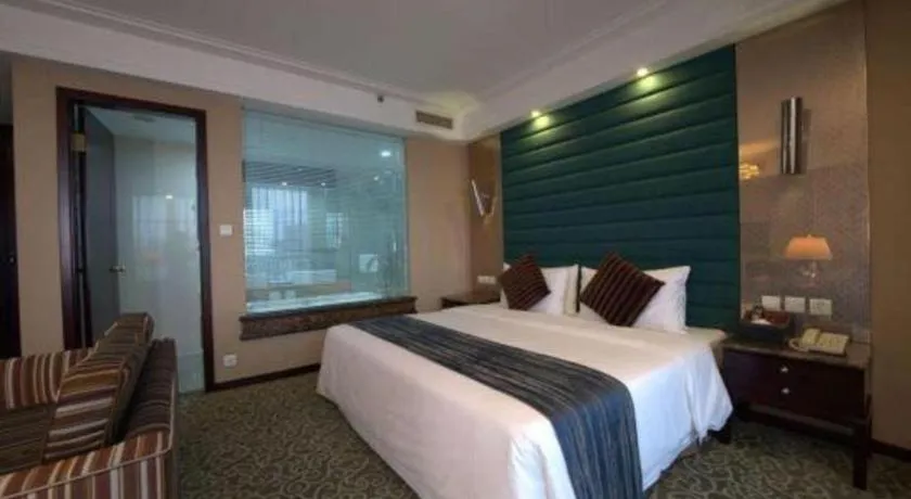 Bed in Green Westdon Hotel