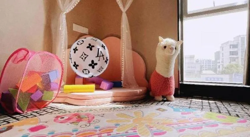 Bed in Green Westdon Hotel