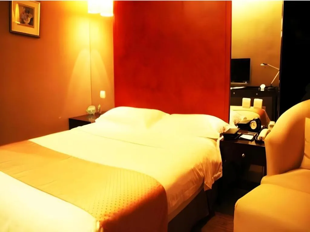 Bed in Green Westdon Hotel